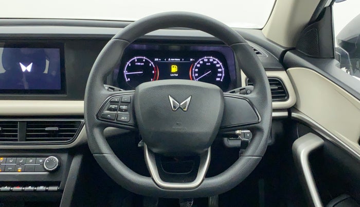 2023 Mahindra XUV700 MX P MT 5 STR, Petrol, Manual, 10,703 km, Steering Wheel Close Up