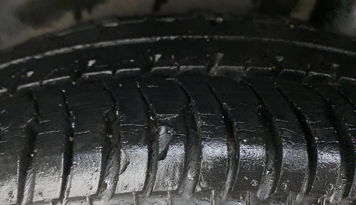 2012 Maruti Swift VXI, Petrol, Manual, 44,300 km, Left Rear Tyre Tread