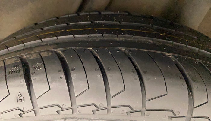2011 Honda City 1.5L I-VTEC V MT, Petrol, Manual, 1,45,074 km, Left Rear Tyre Tread