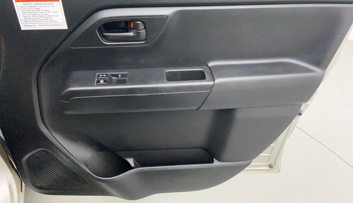 2019 Maruti New Wagon-R LXI CNG 1.0, CNG, Manual, 52,297 km, Driver Side Door Panels Control