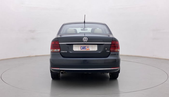 2016 Volkswagen Vento HIGHLINE 1.2 TSI AT, Petrol, Automatic, 27,783 km, Back/Rear