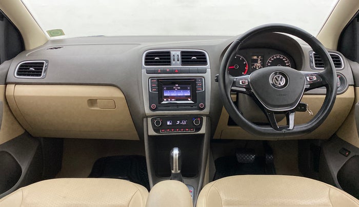 2016 Volkswagen Vento HIGHLINE 1.2 TSI AT, Petrol, Automatic, 27,783 km, Dashboard