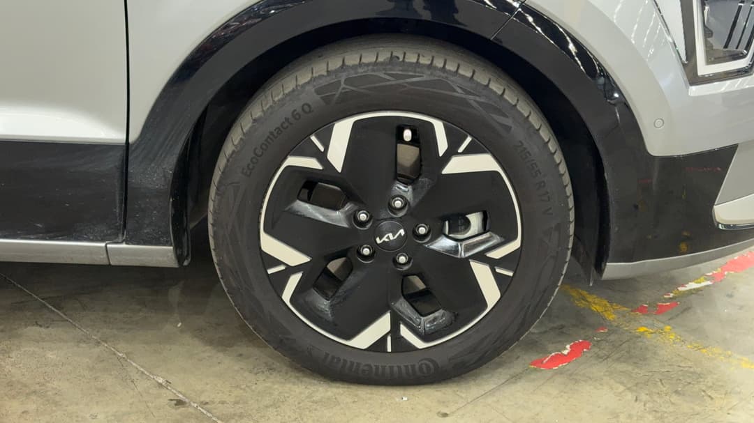 2023 Kia Niro Ev Gt-line Body C Pillar, Automatic, 24304 km, Right Front Wheel