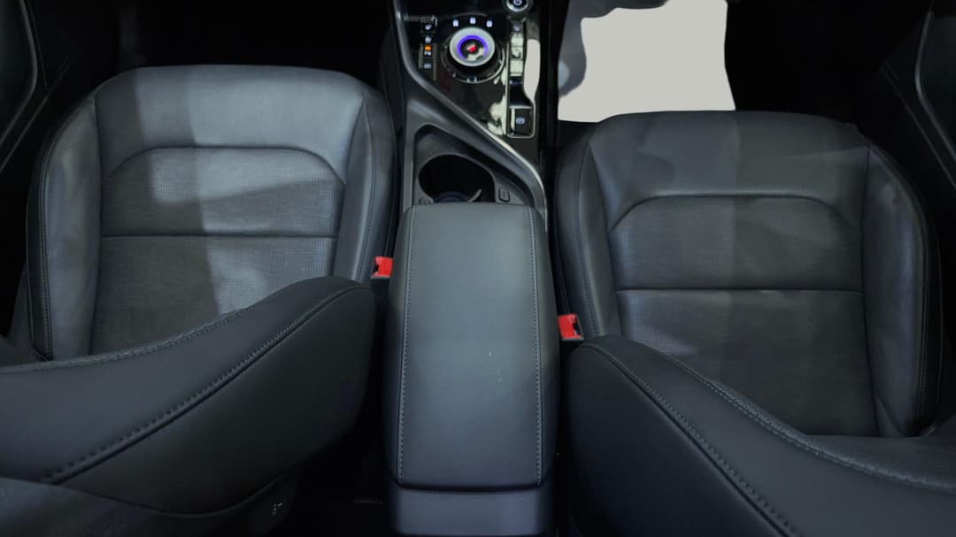2023 Kia Niro Ev Gt-line Body C Pillar, Automatic, 24304 km, Center Console