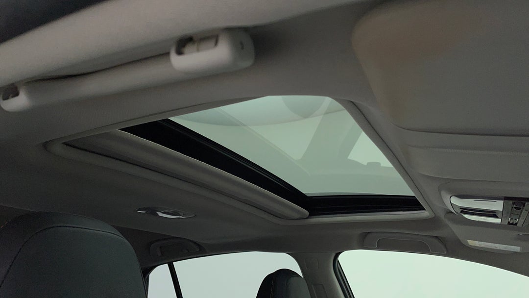 Interior Sunroof/Moonroof