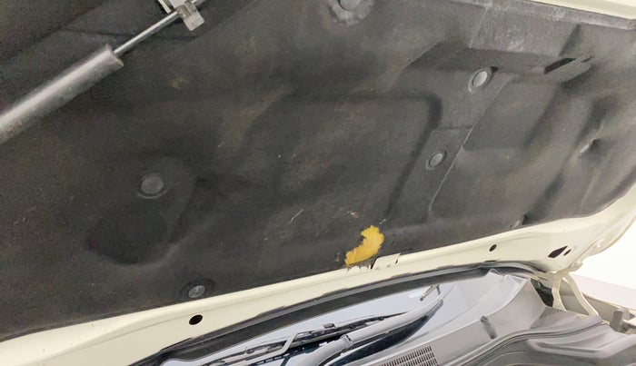 2019 Mahindra XUV300 W8 1.5 DIESEL, Diesel, Manual, 22,533 km, Bonnet (hood) - Insulation cover has minor damage
