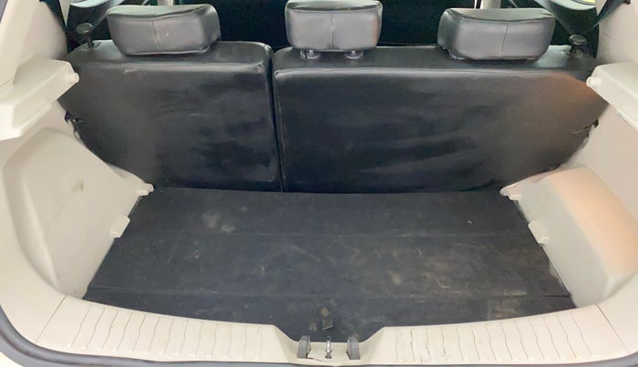 2019 Mahindra XUV300 W8 1.5 DIESEL, Diesel, Manual, 22,533 km, Dicky (Boot door) - Parcel tray missing