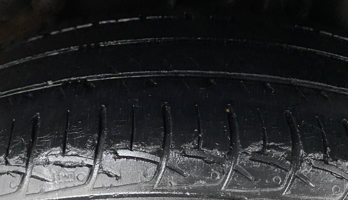 2015 Honda Amaze 1.2 SMT I VTEC, Petrol, Manual, 49,236 km, Left Rear Tyre Tread
