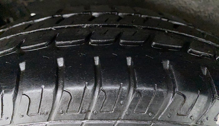 2014 Maruti Wagon R 1.0 LXI, Petrol, Manual, 23,786 km, Left Front Tyre Tread