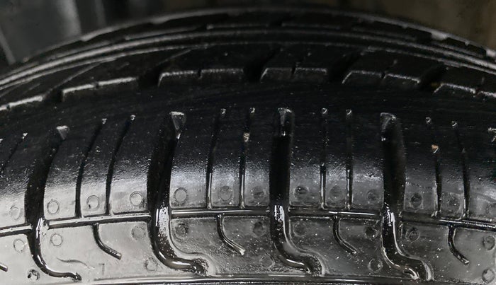 2014 Datsun Go T, Petrol, Manual, 18,316 km, Left Front Tyre Tread