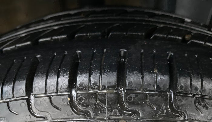 2014 Datsun Go T, Petrol, Manual, 18,316 km, Right Front Tyre Tread