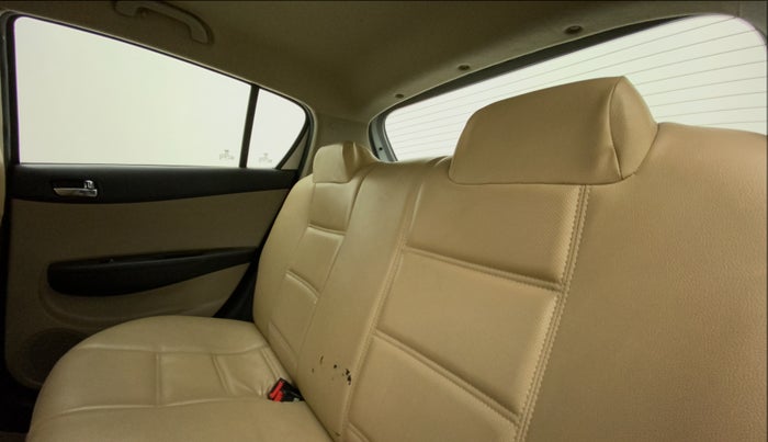 2013 Hyundai i20 MAGNA O 1.2, Petrol, Manual, 32,679 km, Right Side Rear Door Cabin