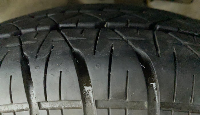 2010 Maruti Swift Dzire VXI, Petrol, Manual, 70,697 km, Left Front Tyre Tread
