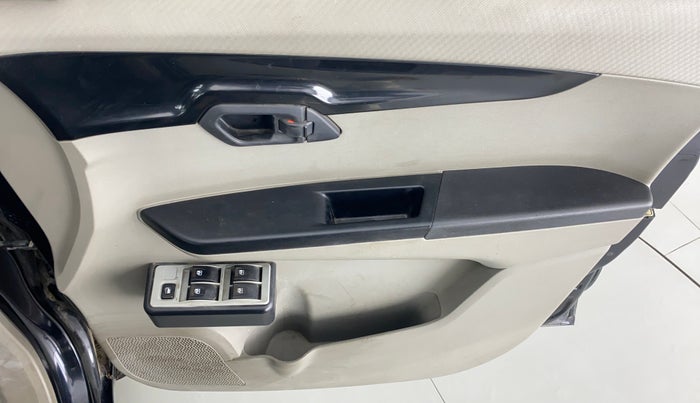 2017 Mahindra Kuv100 K2 6 STR, Petrol, Manual, 51,135 km, Driver Side Door Panels Control