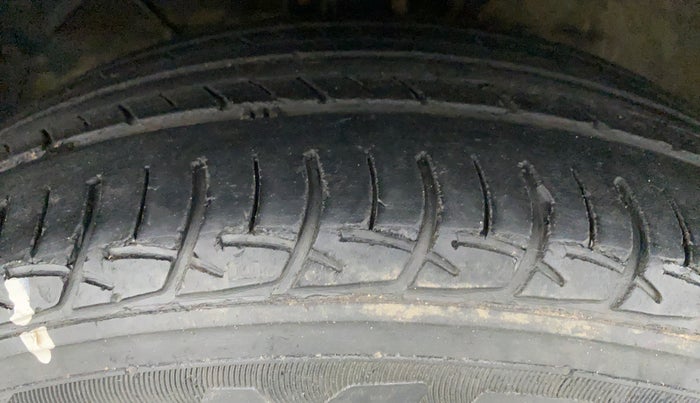 2019 Maruti Baleno DELTA PETROL 1.2, CNG, Manual, 63,461 km, Left Front Tyre Tread