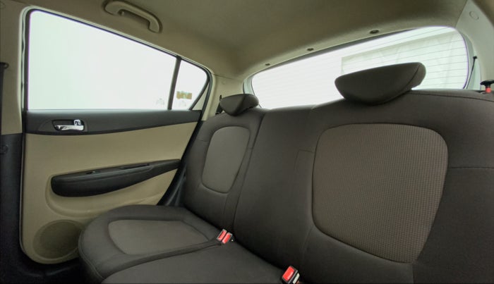 2013 Hyundai i20 SPORTZ 1.4 CRDI, Diesel, Manual, 88,788 km, Right Side Rear Door Cabin