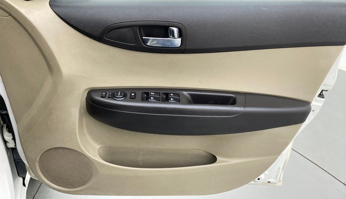 2013 Hyundai i20 SPORTZ 1.4 CRDI, Diesel, Manual, 88,788 km, Driver Side Door Panels Control
