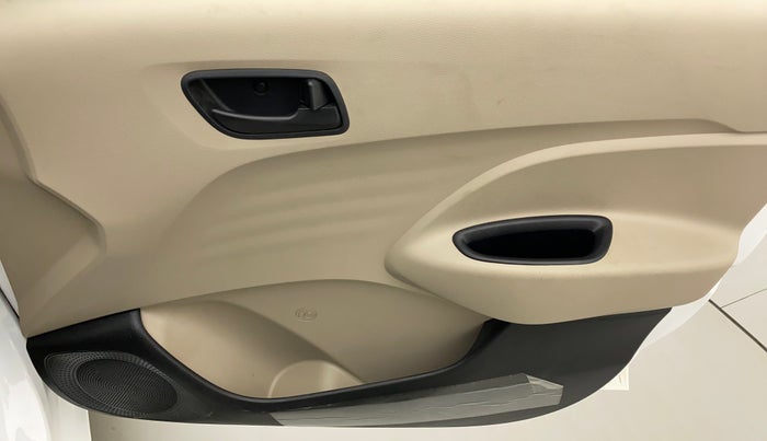 2022 Hyundai NEW SANTRO MAGNA, Petrol, Manual, 6,339 km, Driver Side Door Panels Control