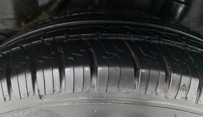2015 Honda Brio S MT, Petrol, Manual, 37,409 km, Left Rear Tyre Tread