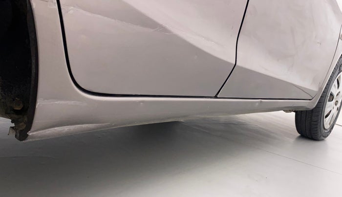 2015 Honda Brio S MT, Petrol, Manual, 37,409 km, Right running board - Slightly dented