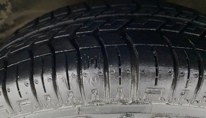 2016 Maruti Alto 800 LXI, Petrol, Manual, 30,556 km, Left Front Tyre Tread