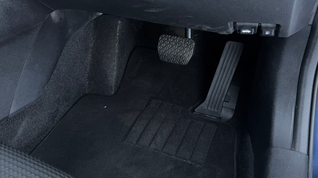 2017 Mazda Mazda3 Maxx, Automatic, 41249 km, Pedals and Footmat