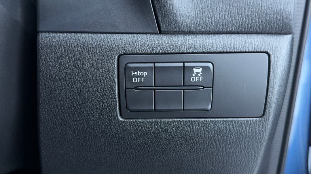 2017 Mazda Mazda3 Maxx, Automatic, 41249 km, Utility Switches/Buttons