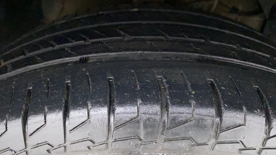 Right Front Tyre Tread