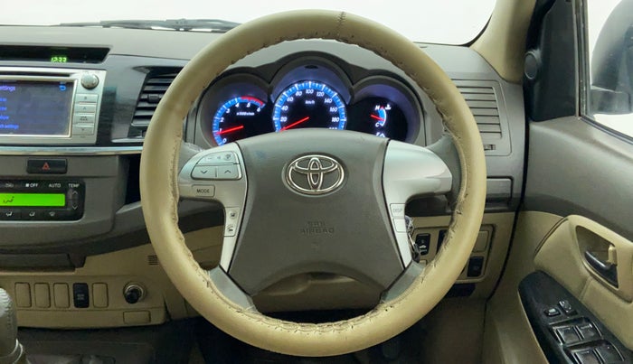 2013 Toyota Fortuner 3.0 MT 4X2, Diesel, Manual, 1,00,509 km, Steering Wheel Close Up