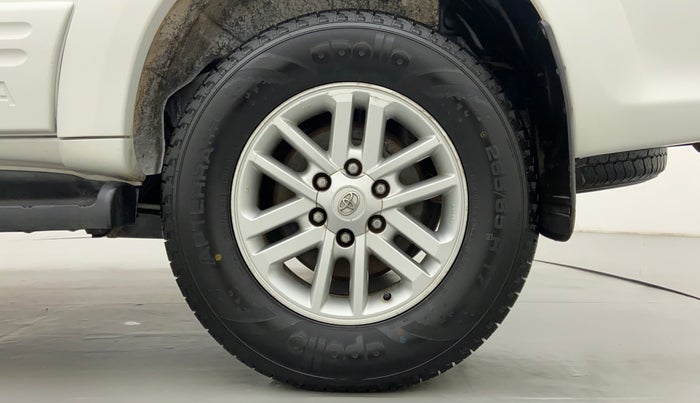 2013 Toyota Fortuner 3.0 MT 4X2, Diesel, Manual, 1,00,509 km, Left Rear Wheel