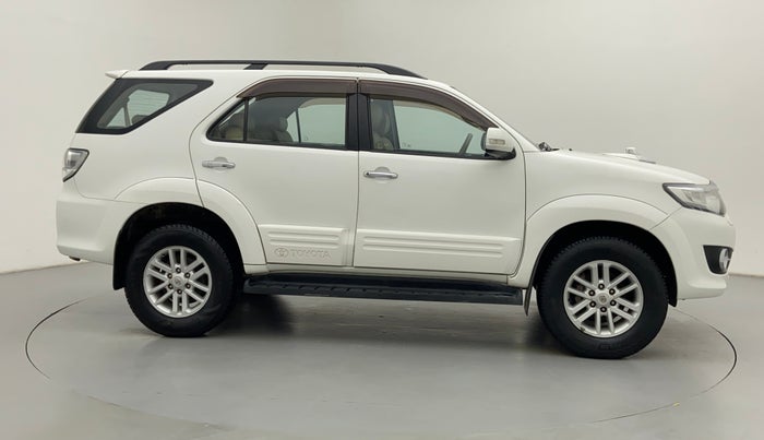 2013 Toyota Fortuner 3.0 MT 4X2, Diesel, Manual, 1,00,509 km, Right Side