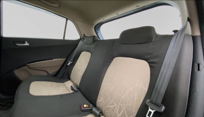 2017 Hyundai Grand i10 SPORTZ O 1.2, Petrol, Manual, 44,688 km, Right Side Rear Door Cabin
