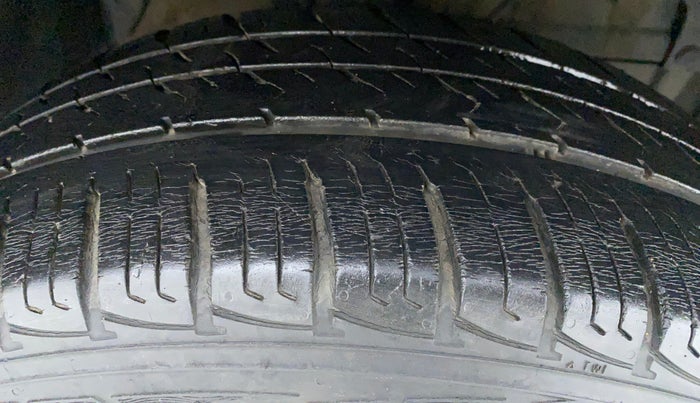 2017 Maruti Vitara Brezza LDI OPT, Diesel, Manual, 33,424 km, Right Front Tyre Tread