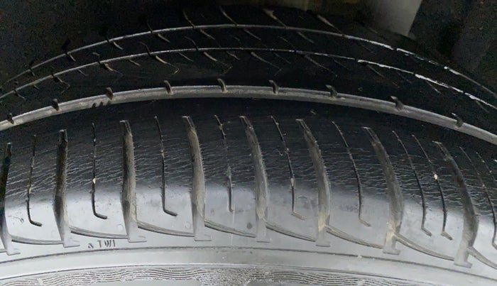 2017 Maruti Vitara Brezza LDI OPT, Diesel, Manual, 33,424 km, Left Front Tyre Tread