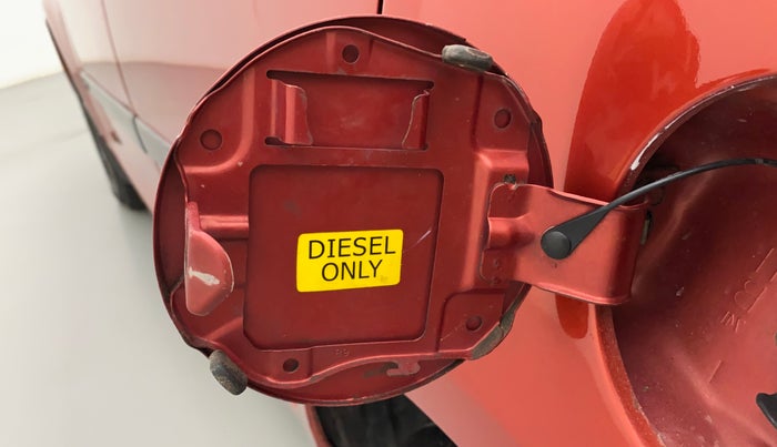 2013 Maruti Swift VDI, Diesel, Manual, 93,871 km, Left quarter panel - Fuel lid lock has slight discoloration