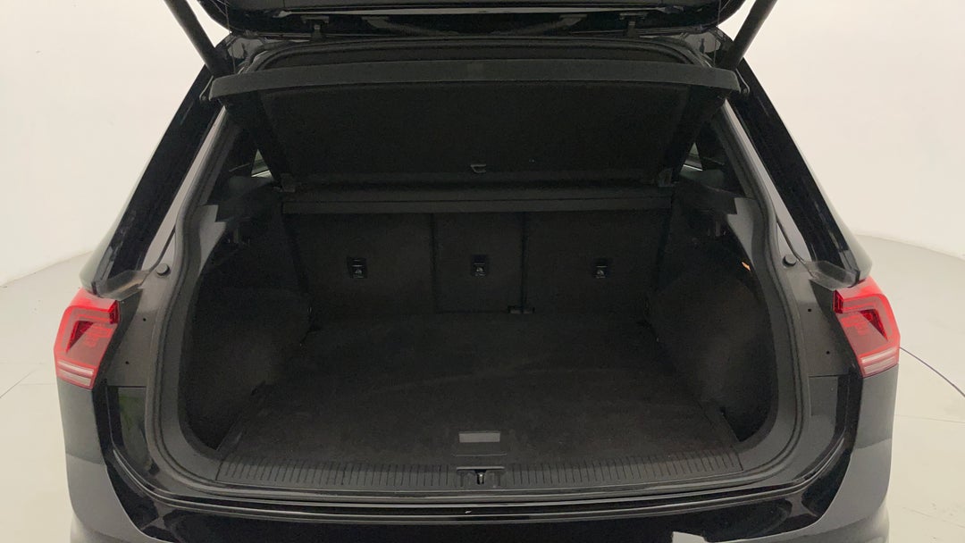 2018 Volkswagen Tiguan Wolfsburg Edition, Automatic, 83801 km, Boot Inside View