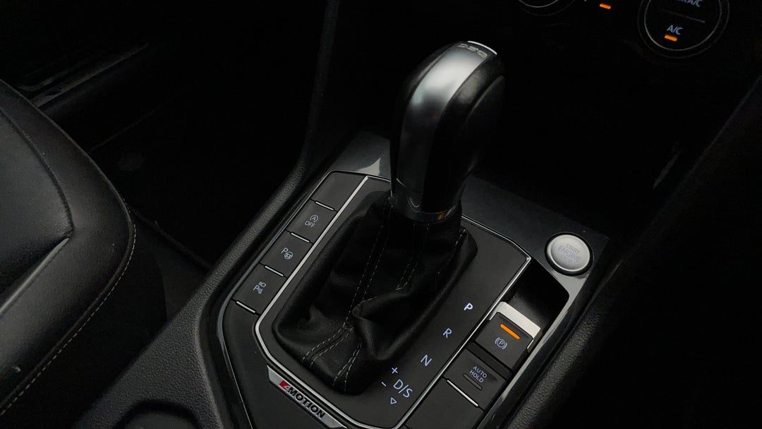2018 Volkswagen Tiguan Wolfsburg Edition, Automatic, 83801 km, Gear Lever 