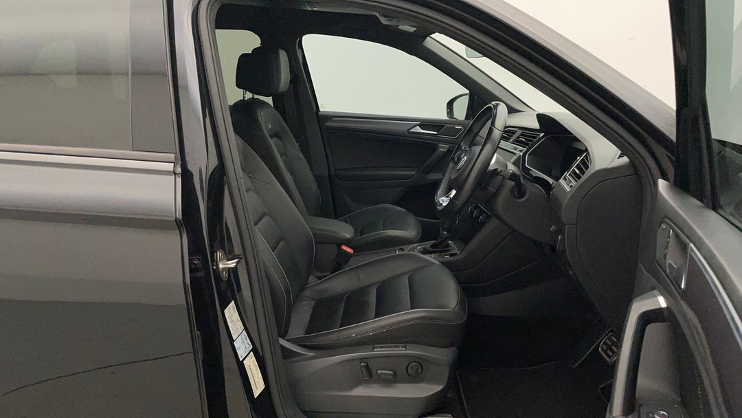 2018 Volkswagen Tiguan Wolfsburg Edition, Automatic, 83801 km, Right Side Front Door Cabin View