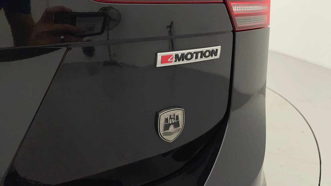 2018 Volkswagen Tiguan Wolfsburg Edition, Automatic, 83801 km, Badge (Boot Right Side)