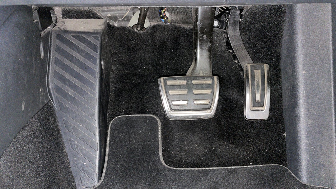 2018 Volkswagen Tiguan Wolfsburg Edition, Automatic, 83801 km, Pedals and Footmat