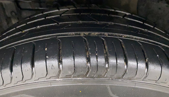 2022 Maruti BREZZA VXI SMART HYBRID, Petrol, Manual, 4,786 km, Left Front Tyre Tread