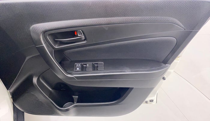 2022 Maruti BREZZA VXI SMART HYBRID, Petrol, Manual, 4,786 km, Driver Side Door Panels Control