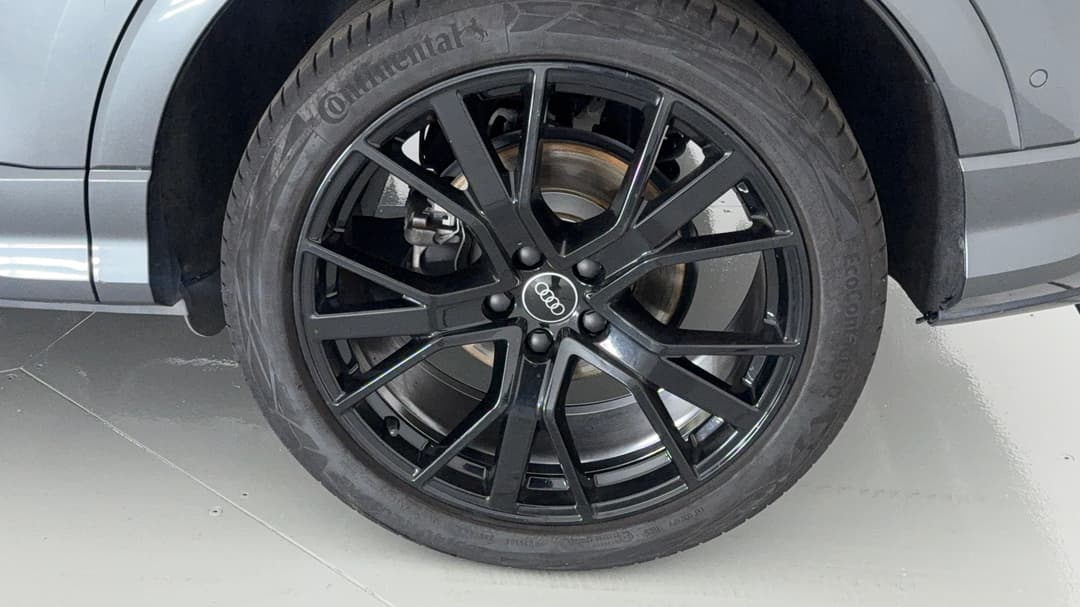 2022 Audi Q3 40 Tfsi Quattro S Line, Automatic, 33348 km, Left Rear Wheel