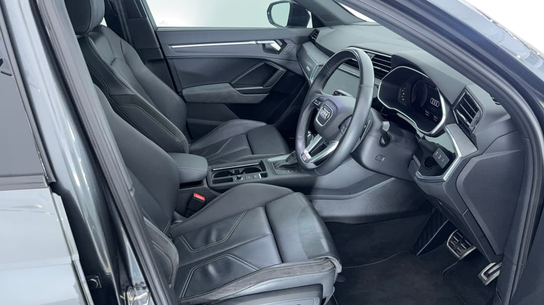 2022 Audi Q3 40 Tfsi Quattro S Line, Automatic, 33348 km, Right Side Front Door Cabin View