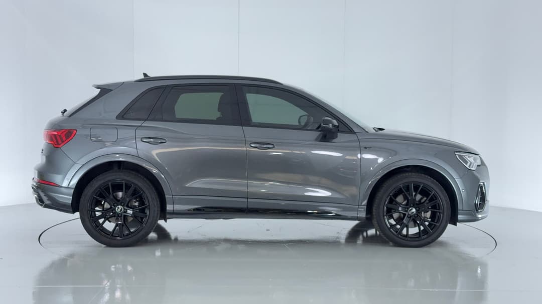 2022 Audi Q3 40 Tfsi Quattro S Line, Automatic, 33348 km, Right Side View