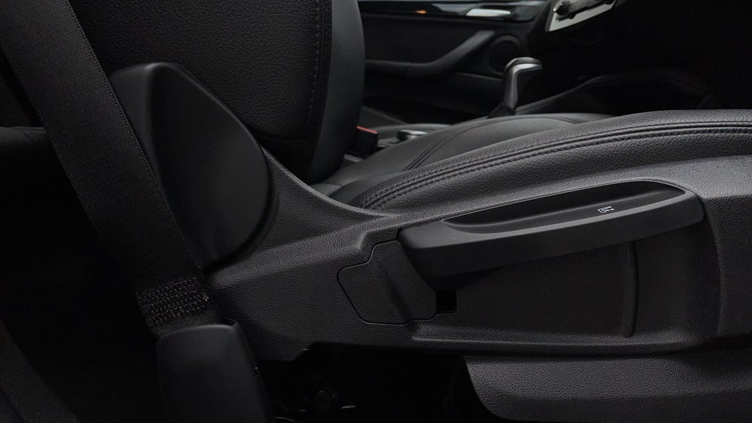 2019 BMW X1 Sdrive 18d, Automatic, 95283 km, Drivers Side Adjustment Panel