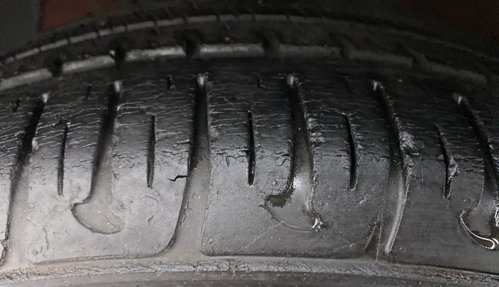 2014 Hyundai Xcent S 1.2, Petrol, Manual, 14,064 km, Left Front Tyre Tread