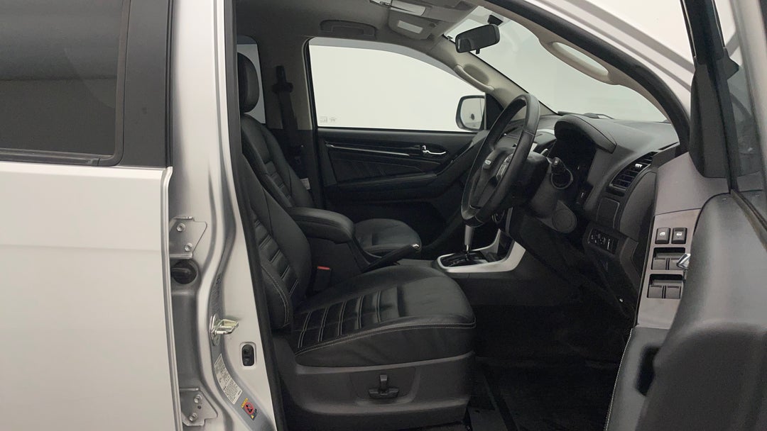 2021 Isuzu MU-X Ls-t (4x2), Automatic, 45059 km, Right Side Front Door Cabin View