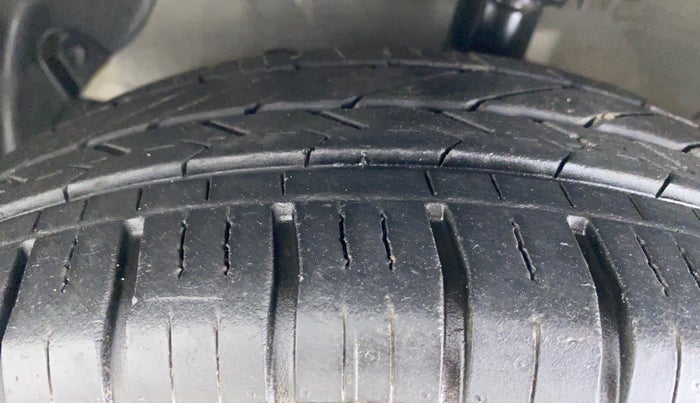 2014 Hyundai Grand i10 MAGNA 1.2 VTVT, Petrol, Manual, 48,006 km, Left Front Tyre Tread