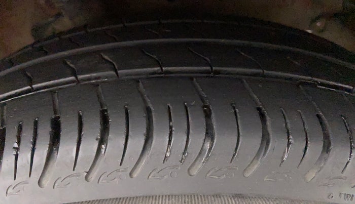 2019 Maruti Celerio ZXI D, CNG, Manual, 49,601 km, Right Rear Tyre Tread